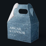 Nattliga stjärnor marinblå vit presentaskar<br><div class="desc">Element: vattenfärg bakgrund,  serif och sans serif teckensnitt. Färger: blå,  vit,  silver,  marinblå. Teman: rymd,  stjärnor,  natt,  en natt under stjärnorna,  skrivet i stjärnorna,  himmelsk,  himlakropp,  modern,  samtida,  kvällshälsning,  utomhusbröllop. Samling: Nattliga stjärnor marinblå vit bröllopssvit. Produkttyp: Favoritlåda - Gable</div>