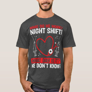 NattShfit Nurse Apprecision Vad jobbar vi med RN? T Shirt