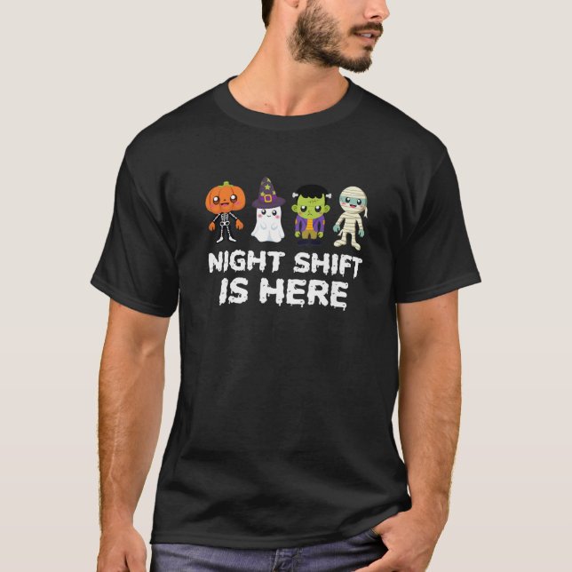Nattskift är här Ondska Nurse Doktor ER Halloween T Shirt (Framsida)