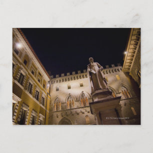 Natttid i Piazza Salimbeni, Siena, Italien. Vykort