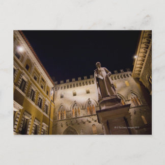 Natttid i Piazza Salimbeni, Siena, Italien. Vykort