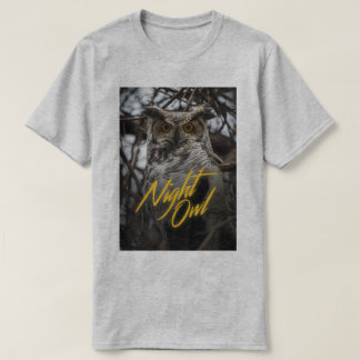 Nattuggla - Retro stilutslagsplats Tee Shirt