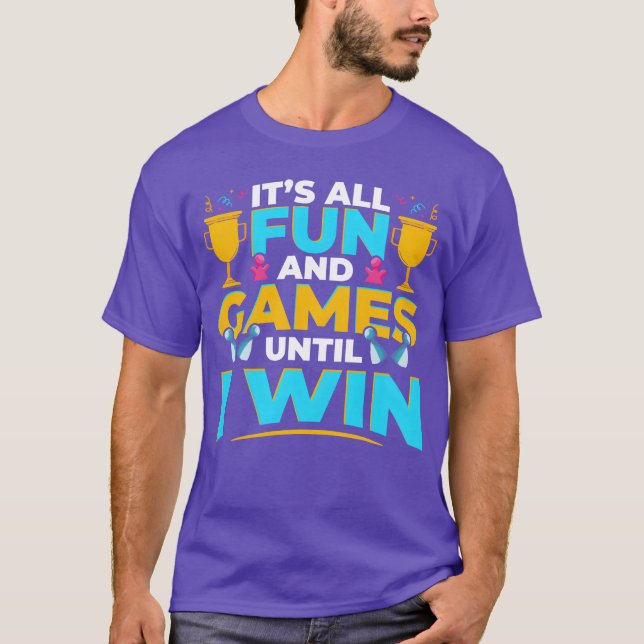 Nattvinnande flicka i Board Games Win Game T Shirt (Framsida)
