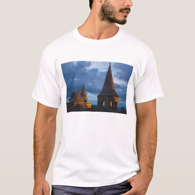 Nattvy av Fisherman's Bastion, Castle Hil T-shirt (Framsida)
