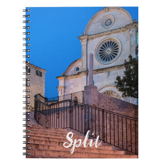 Nattvy över trappor och kyrka i Split, Kroatien Anteckningsbok (Framsidan)