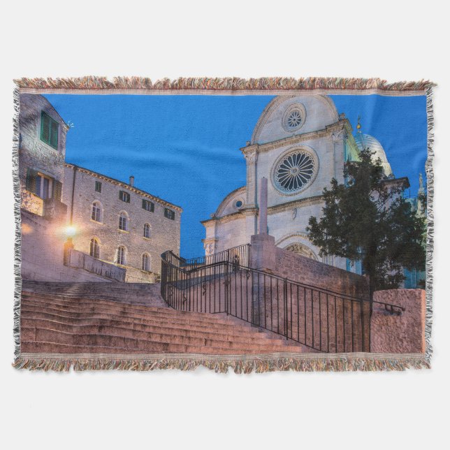 Nattvy över trappor och kyrka i Split, Kroatien Filt (Framsidan)