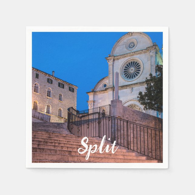 Nattvy över trappor och kyrka i Split, Kroatien Pappersservett (Framsidan)