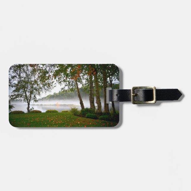 Natur vid sjön bagagebricka (Horisontell Framsida)