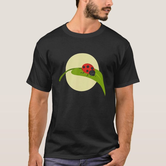 Nature Wildlife Flowers Gardening Ladybugs T Shirt (Framsida)