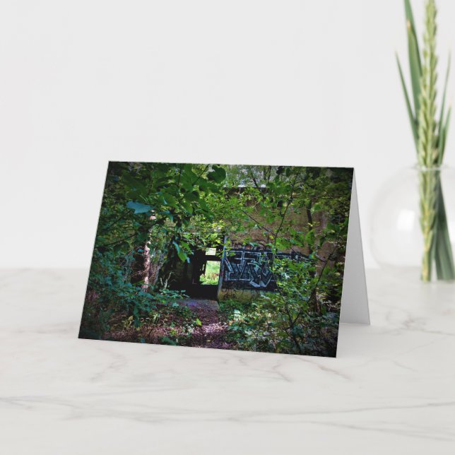 ”Naturen gör anspråk på de glömda” födelsedagskort Kort (Framsida)