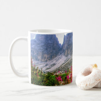 Naturens symfoni: bergslandskap kaffemugg