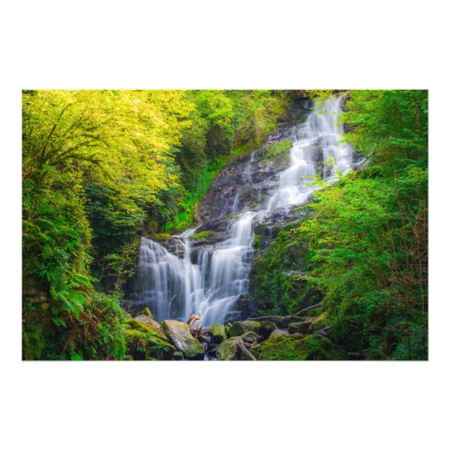 Naturens symfoni: Killarneys vattenfall Fototryck (Framsidan)