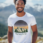Naturens väg - skog - cool, anpassad familj t shirt<br><div class="desc">Anpassa din egen familjs t-shirts för att påbörja en resa genom naturen i sommar eller fall. Anpassa med ditt efternamn under den gröna skogen av träd och mörka bergsolnedgång för en cool semesterkeepy för din utomhusgrupp.</div>