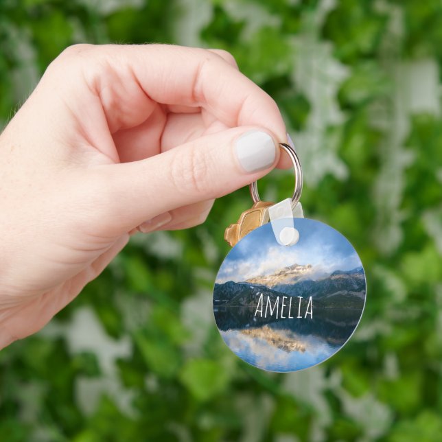 Naturfoto i bergsområden och Sjö Nyckelring (Hand)