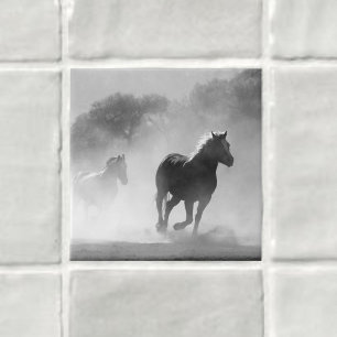 Naturinspirationshästar i svartvitt kakelplatta