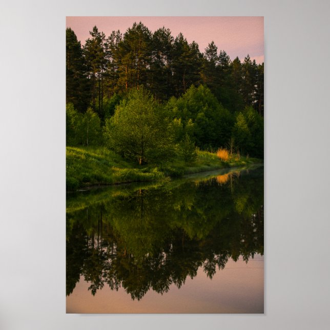 Naturlig landskapsflodkanal i Vitryssland Poster (Framsidan)