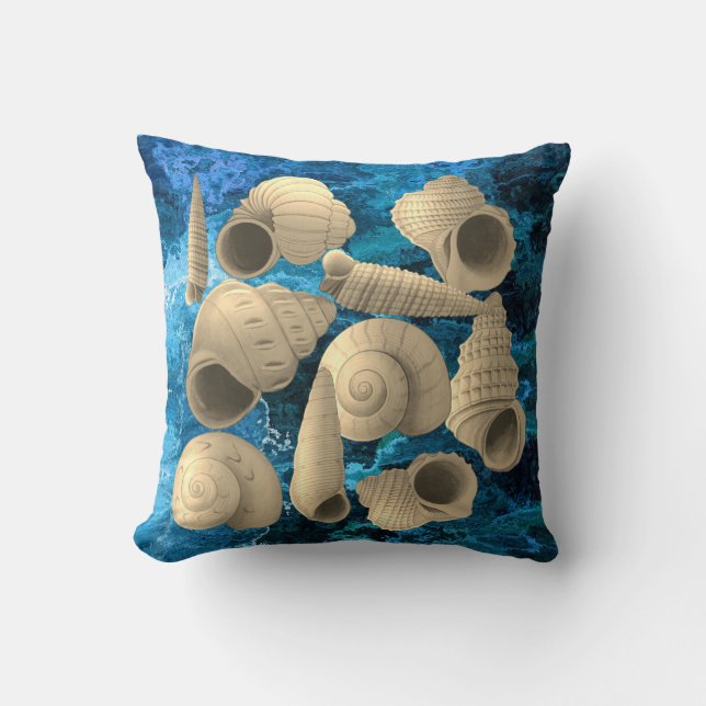 Naturliga Snäckor på Persian Blue Background Kudde (Framsida)