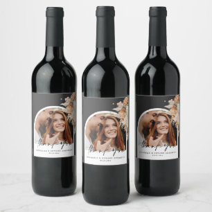 Naturligt botaniskt arkefoto av modern pampas vin  vinflaska etikett