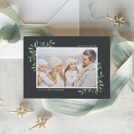 Naturligt Glatt | Foto för vattenfärg i Elegant Julkort<br><div class="desc">Det här enkla och elegant naturinspirerade helgdag har ett vågrät- eller landskapsinriktat foto som läggs till i hörnen med sprit av en bra vattenfärgad grönt i skogen. Anpassa med anpassningsbarna hälsning (visas med "Joy to the World"), året och din familj namn i modern skrift. En botanisk elegant för julen 2021...</div>