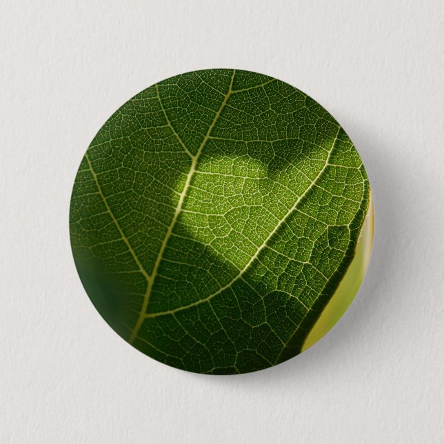 Naturligt hjärta på grönt blad knapp (Framsida)
