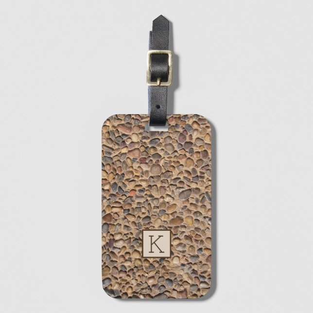 Naturpebblen stenar fotoet med monogramen bagagebricka (Framsida vertikal)