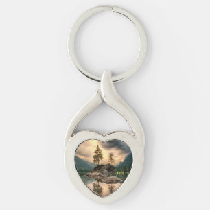 Naturresor - vattenberg landskap twisted heart silverfärgad nyckelring