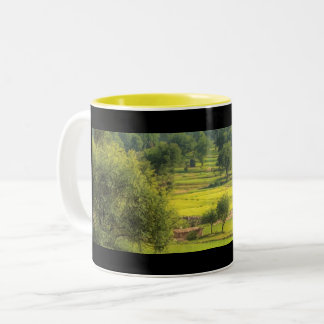 Naturskön grön dal landskapsmugg - Naturkaffe Två-Tonad Mugg
