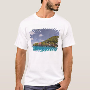 Naturskön utsikt över Bitter End Yacht Club Virgin Tee