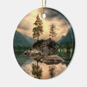 Naturtravels - Vatten bergarnas landskap Julgransprydnad Keramik