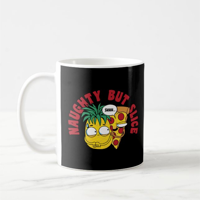 Naughty but Segce Cheese Pizza Pun Kaffemugg (Vänster)
