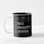 Naughty Nice Jewish Santa Ugly jul Hanukkah Två-Tonad Mugg<br><div class="desc">Naughty Nice Jewish Santa Ugly jul Hanukkah</div>