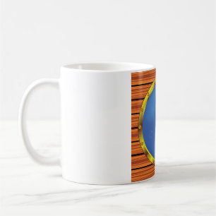 Nautfönster med blått vatten kaffemugg