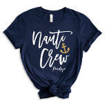 Nauti Crew | Funny Nautical Bridesmaid Anpassnings T Shirt<br><div class="desc">Ahoy, party-brudtärmar! Sätt fart för skratt och oförglömliga minnen med vår marinblå t-shirt av anpassningsbarna "Nauti Crew", med en modern kalligrafdesign som kan anpassas till brudens sida namn. Perfekt för att navigera genom en nautisk-temerad bachelorette-bash, kommer besättningen att tittar sin fartygsform för att imponera. Kontakta oss via chattan om du...</div>
