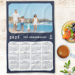 Nautical 2025 Calendar Family Photo Navy Blue Kökshandduk<br><div class="desc">Skapa en navy blue and white nautical 2025 handdukskalender med foto och familj namn. Använda mallen för att anpassa den enkelt. Söndag till lördag 2025 är en praktisk presentidé för jul,  nyår,  Thanksgiving dag eller tillfälle.</div>