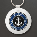 Nautical Anchor & Rope Captain Namn eller Boat Nav Nyckelring<br><div class="desc">En personlig nautisk nyckelkedja med "kapten" (eller annan önskad titel eller rang) och ditt namn, båt namn eller annan text efter behov. Den här unika designen har en anpassningsbar som gör att vintagen ankar med rep och stjärnor accentuerade med regalsvart, klassiskt marinblått och vitt färg. Gör en underbar gåva till...</div>