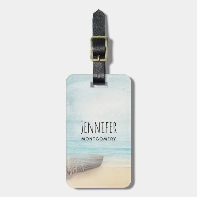 Nautical Beach Scene med Rowboat & Fishing Net Bagagebricka (Vertikal Framsida)