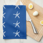 Nautical Beach White Starfish Mönster Deep Blue Kökshandduk<br><div class="desc">Tryckt med söt,  vit stjärnfisk mönster i djup blå bakgrund! Du kan ändra bakgrunden till färg som du vill.</div>