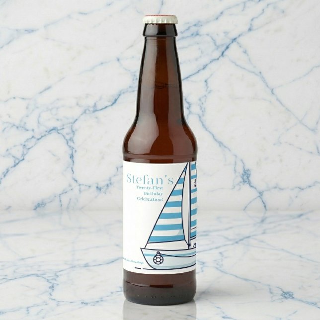 Nautical Blue Segelbåt Födelsedag Ölflaska Etikett (Drop anchor and raise a glass.)