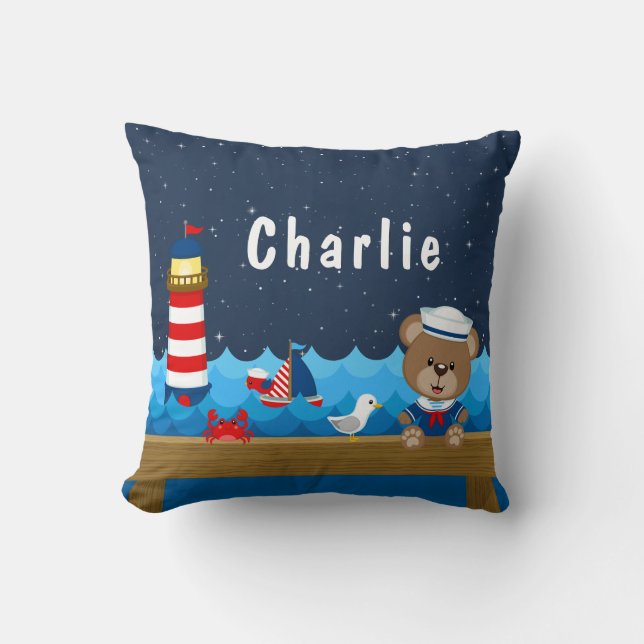 Nautical Boy Bear Red och Navy Kudde (Framsida)