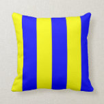 Nautical Flagga Signal Brev G (Golf) Kudde<br><div class="desc">Nautical Flagga Signal Brev G Dekorativ kudde. Fyrkantig marin signal flagga som betyder"Golf" - brev G med gult och blå strimlad dekoration i färg för puben i vatten sport fläkt.</div>