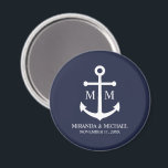Nautical Navy Blue Anchor Bröllop Magnet<br><div class="desc">Lägg till en snyggt till ditt nautiska bröllop med den här klassiska marinens blå ankarbröllop. Designad med en vit ankarillustration har den personlig brid och groom monogram,  namn och bröllop i ett vitt serif-teckensnitt på en marin blå bakgrund. Perfekt för nautiska bröllop,  strandlandskap med mera.</div>