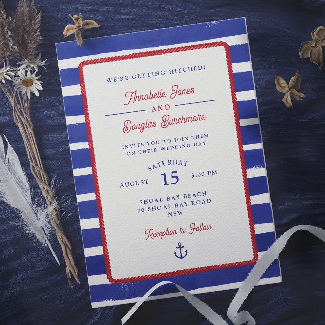 Nautical Rustic Blue Watercolor Rand Bröllop Inbjudningar (Nautical wedding invitation with blue and white watercolor stripes background)