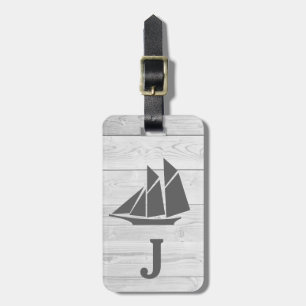 Nautical White Wood & Grått Sailboat Monogram Bagagebricka