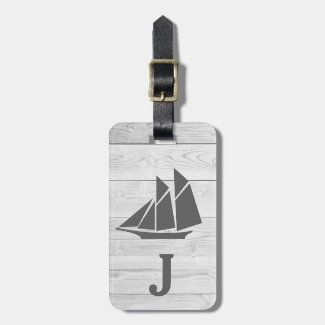 Nautical White Wood & Grått Sailboat Monogram Bagagebricka (Vertikal Framsida)