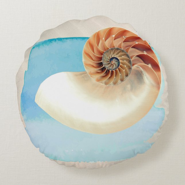 Nautilus Seashell och Sand Rund Kudde (Baksidan)