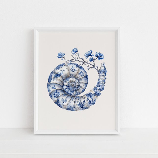 Nautilus Snäcka - Kustblått på Beige Wall Art Poster (Nautilus Shell – Coastal Blue on Beige Wall Art in a white frame on the floor)