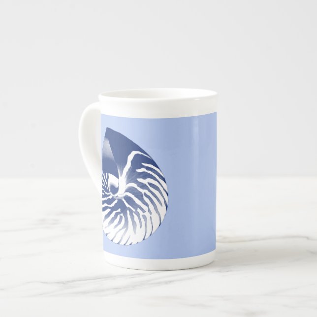 Nautilus snäcka - marin, vit och ljusblå benporslin mugg (Framsida vänster)