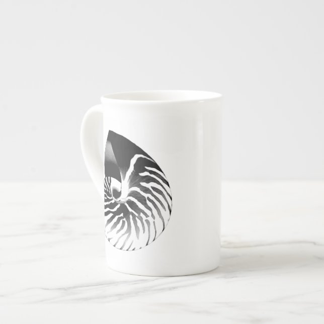 Nautilus snäcka - marinblått och vitt benporslin mugg (Framsida vänster)