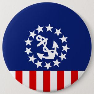 Nautisk amerikansk Yacht-Flagga är vid Marina Knapp