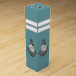 Nautisk Blommigt Anchor White Aqua Teal Blue Presentask För Vinflaska<br><div class="desc">Nautical Maroon Aqua Teal Blue Background Blommigt Anchor Beach Wedding Vin Favor Boxes</div>